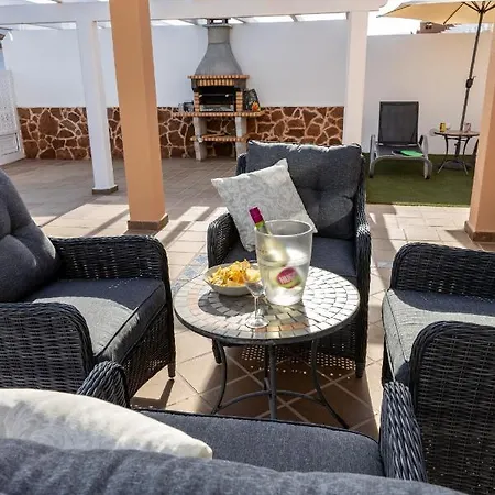 Perfect For Family Holidays With Private Pool, Near And Golf- Ashley Vila *