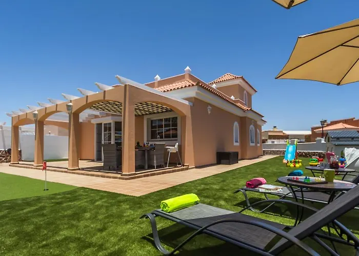 Perfect For Family Holidays With Private Pool, Near And Golf- Ashley