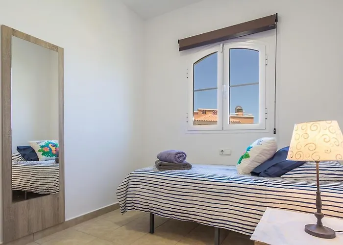 Perfect For Family Holidays With Private Pool, Near And Golf- Ashley
