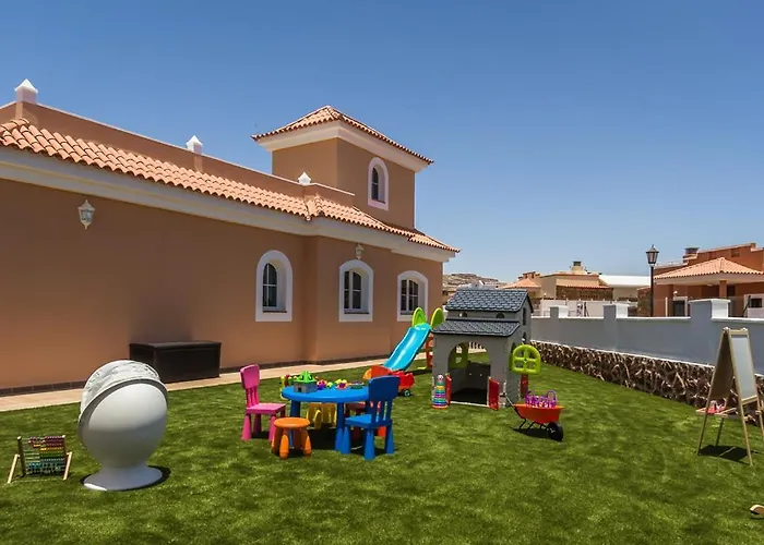 Villa Perfect For Family Holidays With Private Pool, Near And Golf- Ashley *