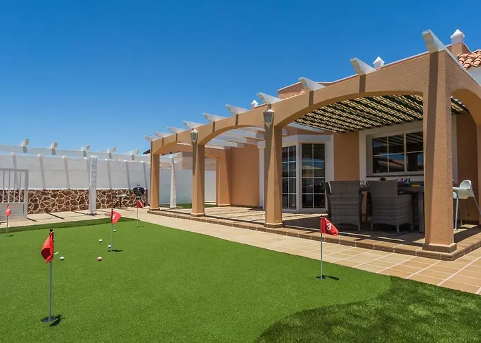 Perfect For Family Holidays With Private Pool, Near And Golf- Ashley Villa