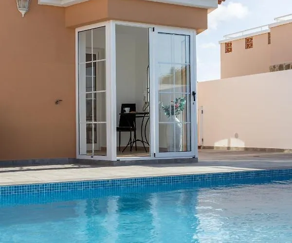 Perfect For Family Holidays With Private Pool, Near And Golf- Ashley Villa *