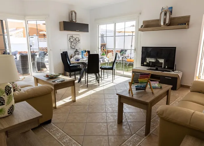 Perfect For Family Holidays With Private Pool, Near And Golf- Ashley Villa *