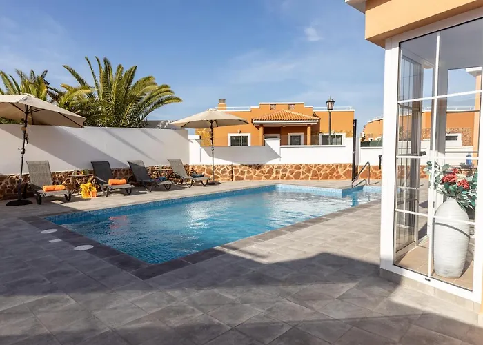 Perfect For Family Holidays With Private Pool, Near And Golf- Ashley *
