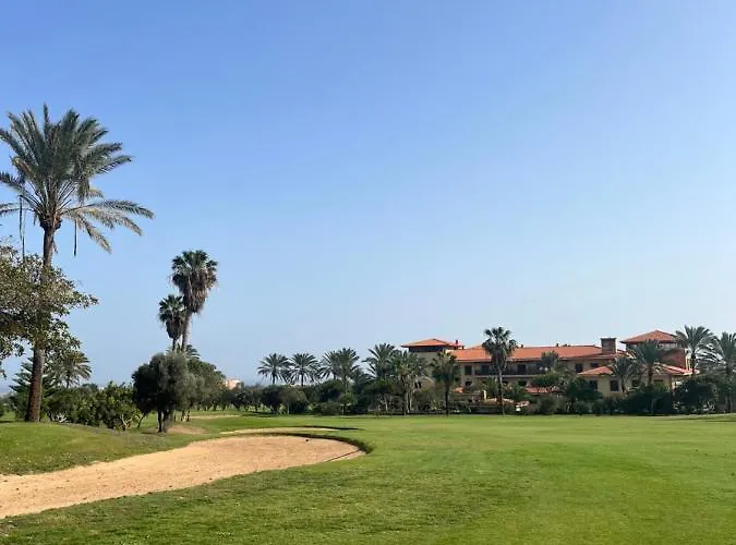 Perfect For Family Holidays With Private Pool, Near And Golf- Ashley *